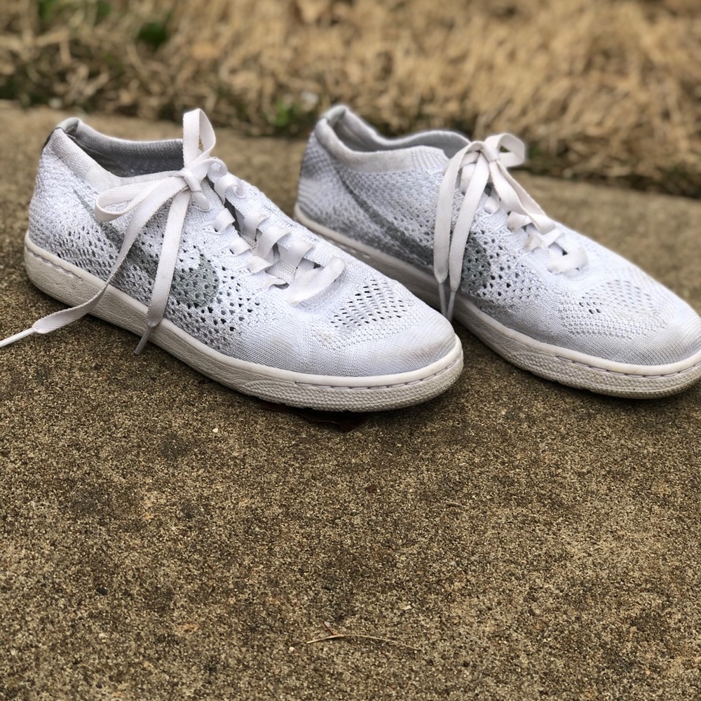 Nike tennis shoe